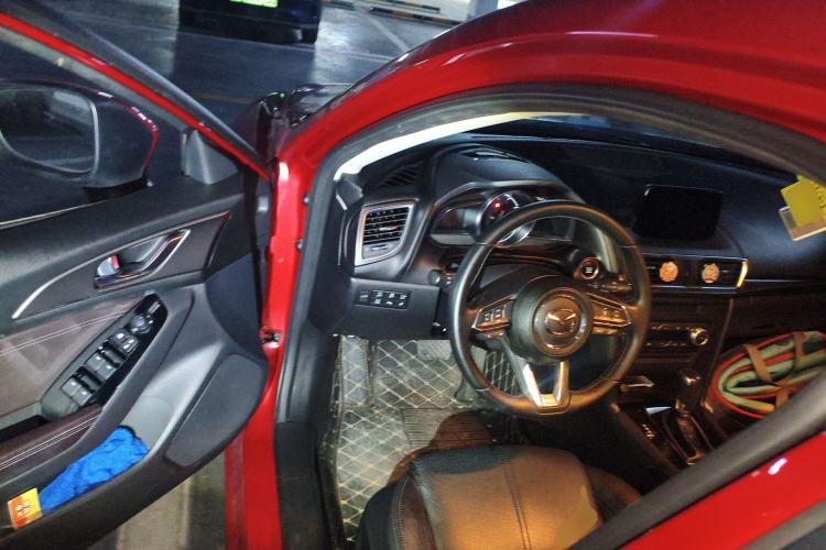 Used Mazda 3 Axela 2017 Hatchback 2.0L Automatic Sport Model China V Emission Standard