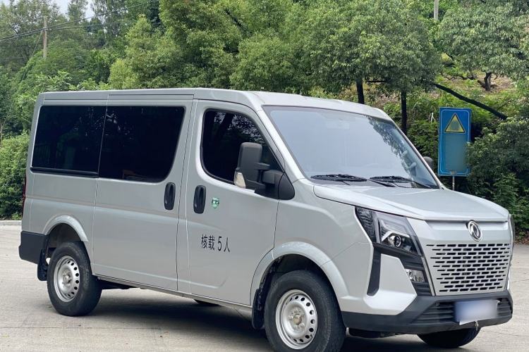 Used Dongfeng Yufeng Yufeng 2023 V9+ 2.0T Manual Front-Wheel-Drive Multi-Function Short-Chassis Low-Roof 5/6-Seater
