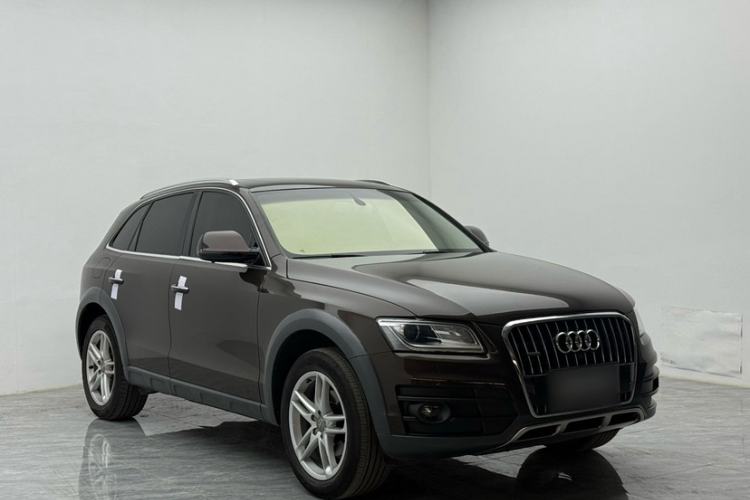 Used Audi Q5 2017 Plus 40 TFSI Comfort Model Exterior 2