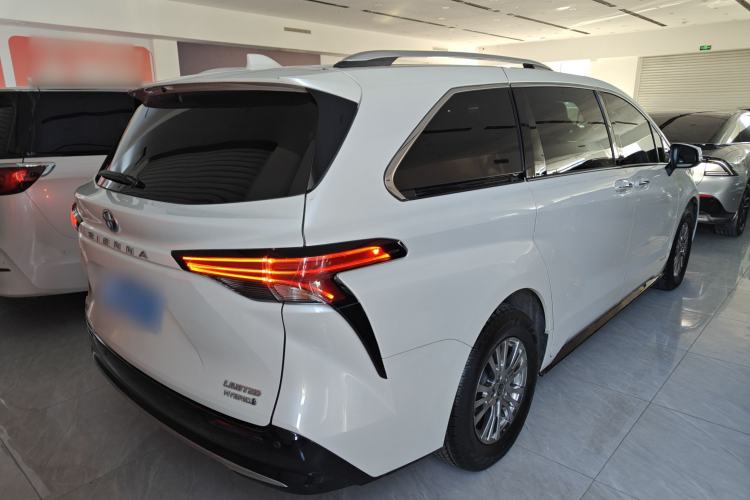 Used Toyota Sienna 2021 2.5L Hybrid Premium Edition
