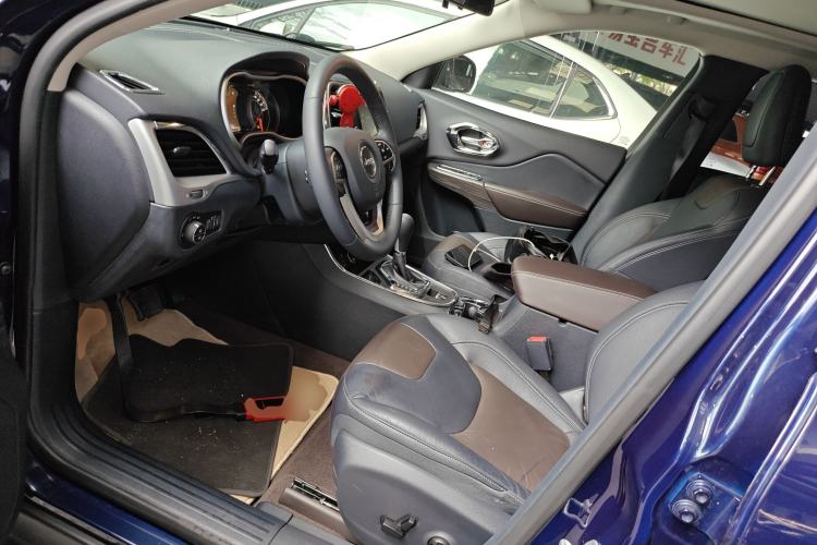 Used Jeep Cherokee 2017 2.4L Leading Smart Edition
