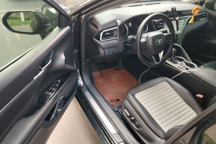 Used Toyota Camry 2018 2.0G Luxury Edition
