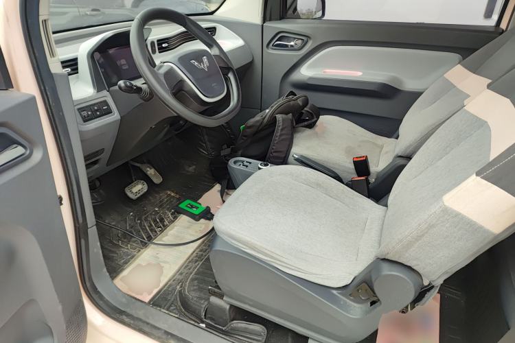 Used Wuling Hongguang MINIEV 2021 Macaron Fashion Model Lithium Iron Phosphate Driver Seat