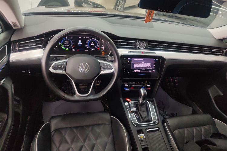 Used Volkswagen Magotan GTE Plug-in Hybrid 2022 GTE Luxury Model Center Console