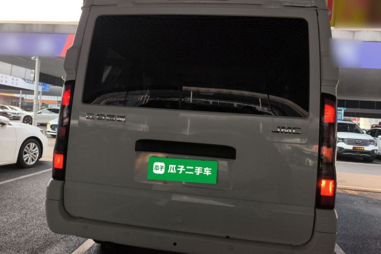 Used JMC Fushun 2022 2.0T Manual Multi-Function Passenger Vehicle Short Wheelbase Low Roof 6-Seater