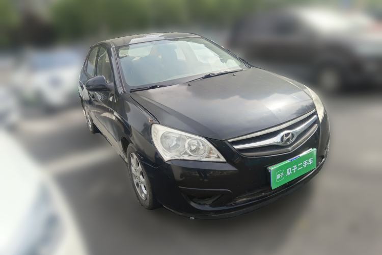 Used Hyundai Celesta 2010 1.6L MT GL Front Right 45 Deg