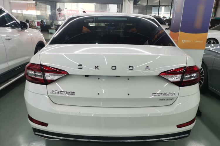 Used Skoda Octavia 2019 TSI230 DSG SmartDrive Luxury Edition China VI Rear