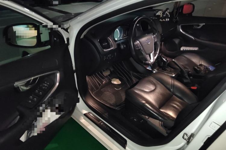 Used Volvo V40 2016 T4 Smart Luxury Edition Driver Seat