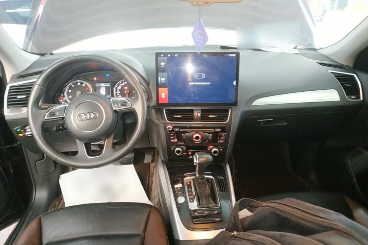 Used Audi Q5 2017 Plus 40 TFSI Technology Model Center Console