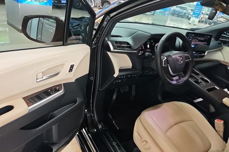 Used Toyota Granvia 2022 2.5L Hybrid Premium Edition