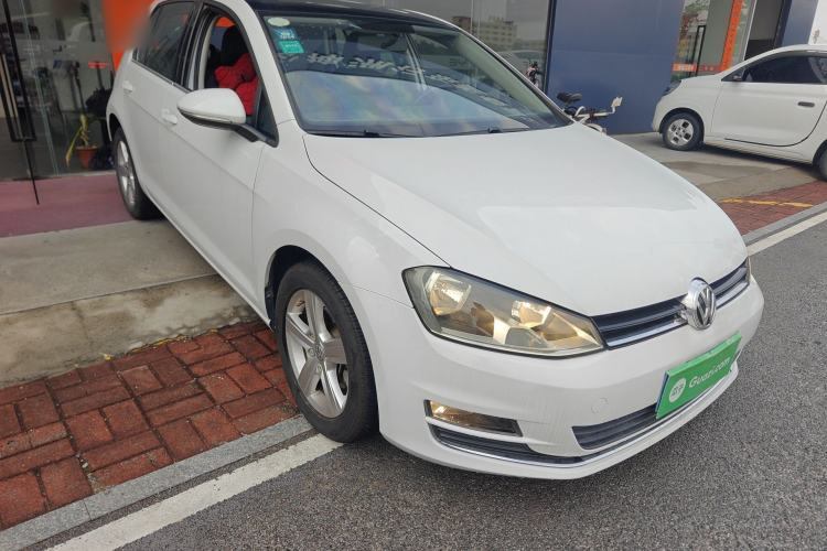 Used Volkswagen Golf 2014 1.6L Automatic Comfort Model Front Right 45 Deg