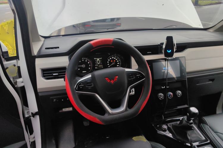 Used Wuling Zhengcheng 2021 1.5T Manual Luxury Commercial Vehicle Steering Wheel