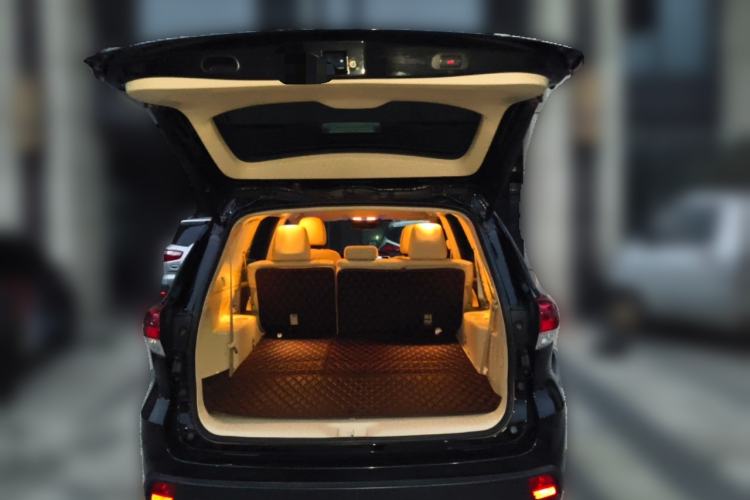 Used Toyota Highlander 2018 2.0T Four-Wheel Drive Luxury Version 7 Seats China VI Standard Trunk