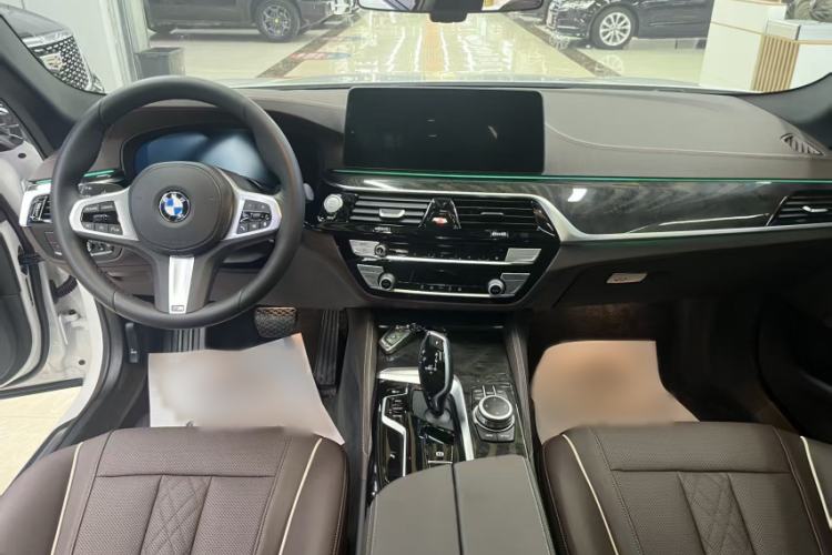 Used BMW 5 Series 2022 Restyled 525Li M Sport Package Interior 1