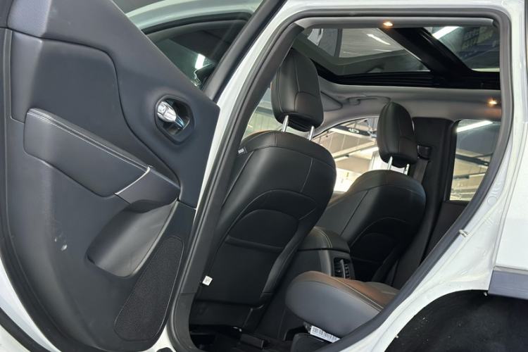 Used Jeep Cherokee 2019 2.0T Two-Wheel Drive Smart Enjoyment Version China VI
