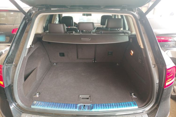 Used Volkswagen Touareg 2011 3.0 TSI Comfort Version