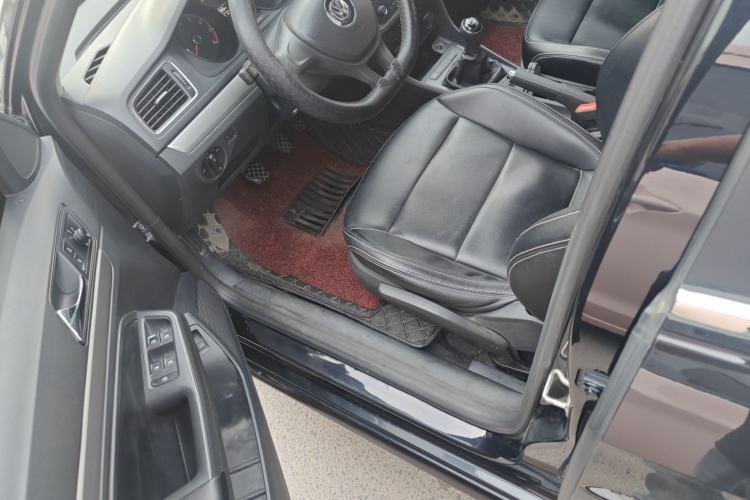 Used Volkswagen Lavida 2015 1.6L Manual Fashion Edition Driver Seat