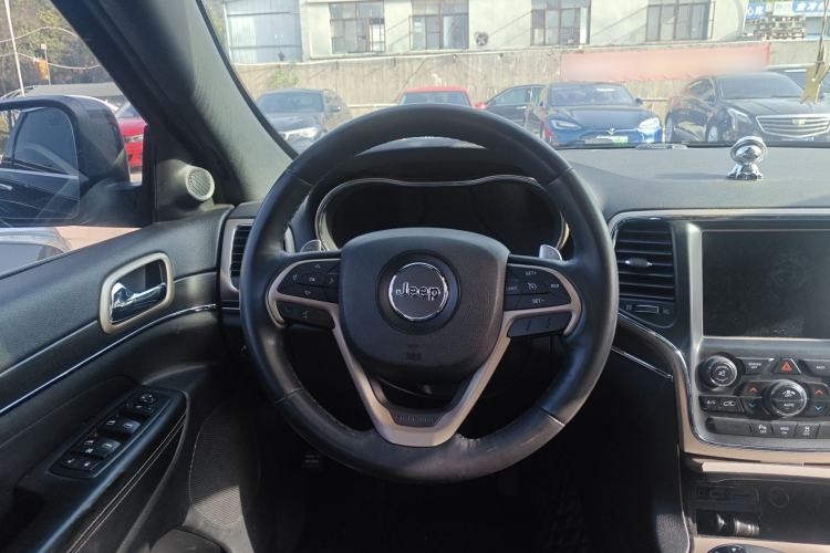Used Jeep Grand Cherokee 2015 3.0L Elite Navigation Edition Steering Wheel