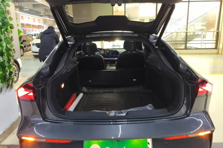 Used Changan UNI-V iDD 2023 ZhiDian iDD 1.5T 113km ZhiKu Model
