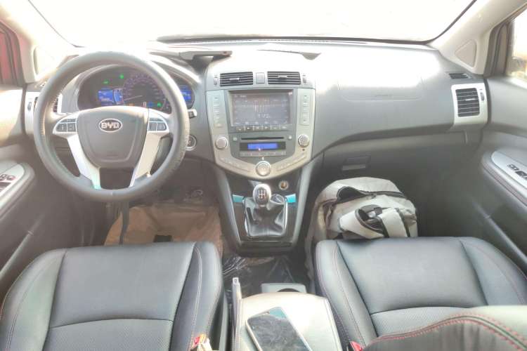 Used BYD S6 2014 2.0L Manual Luxury 5-Seater
