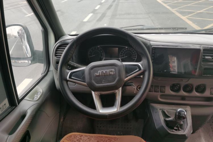 Used JMC Transit 2019 2.8T Commercial Version Long Wheelbase Mid-Roof 6-Seater Rear Single Tire China VI Emission Standard – JX493