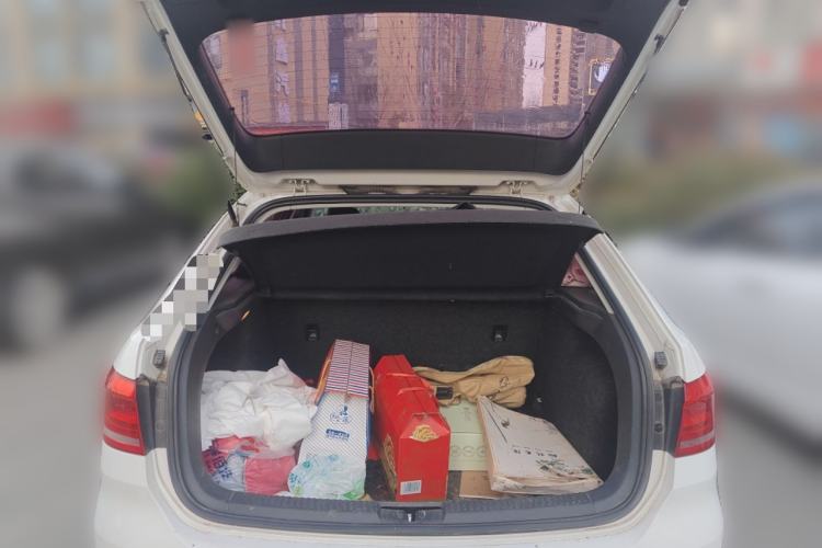 Used Volkswagen Gran Lavida 2013 1.6L Automatic Fashion Model Trunk