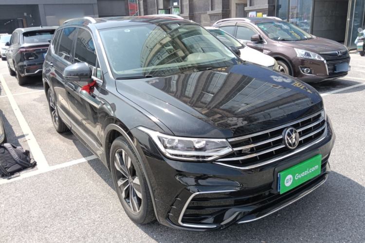 Used Volkswagen Tiguan L 2024 330TSI Automatic Two-Wheel Drive R-Line Enhanced Edition Front Right 45 Deg