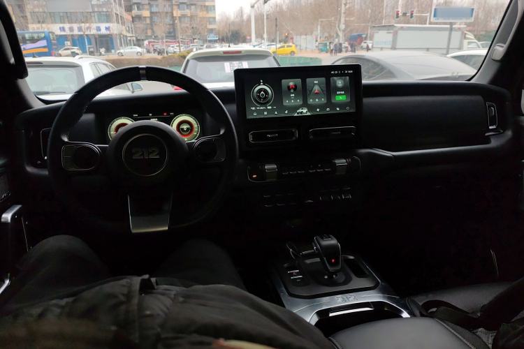 Used 212 T01 2024 2.0T Explorer
