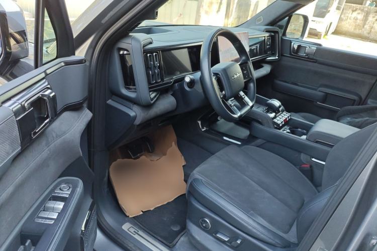 Used Formula Leopard Leopard 5 2024 Cloud Ride Luxury Edition