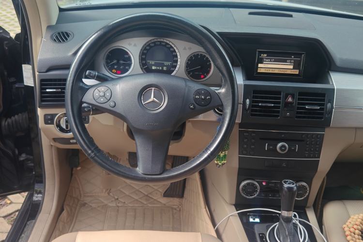 Used Mercedes-Benz GLK-Class 2011 GLK 300 4MATIC Dynamic Model Steering Wheel