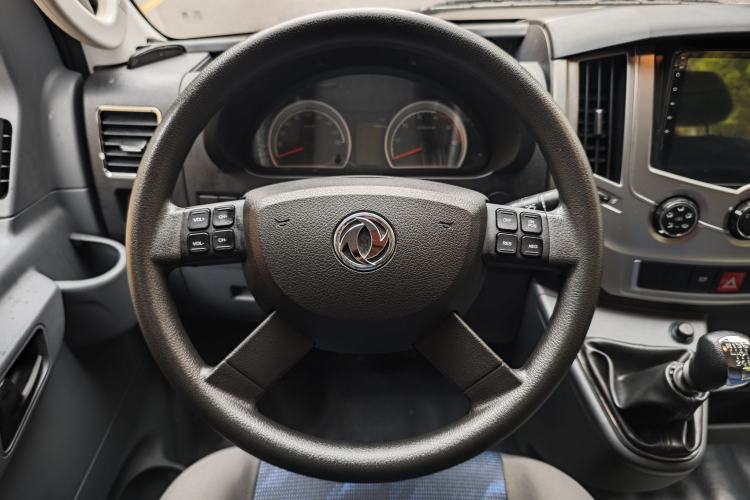 Used Dongfeng Yufeng Yufeng 2021 2.0T Rear-Drive Logistics Vehicle Short Wheelbase Mid-Roof 5-9 Seaters China VI Standard D20
