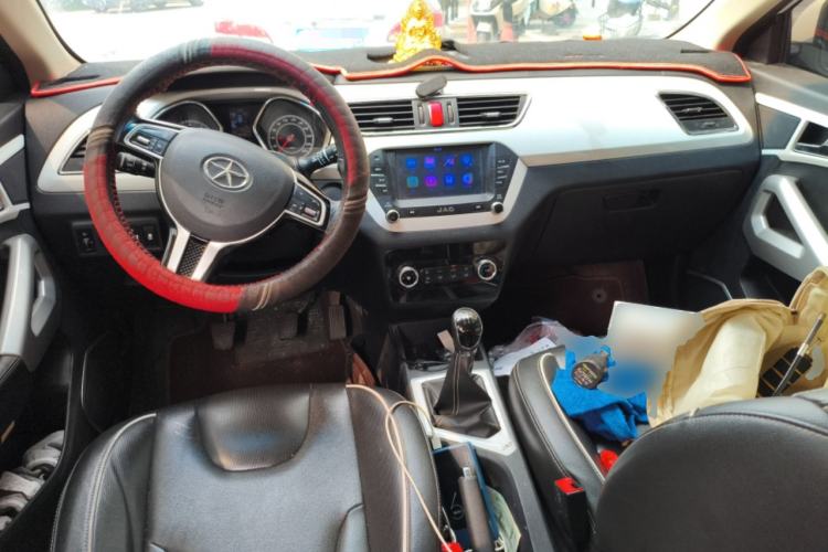 Used JAC Group Refine S2 2015 1.5L Manual Luxury Smart Model Center Console