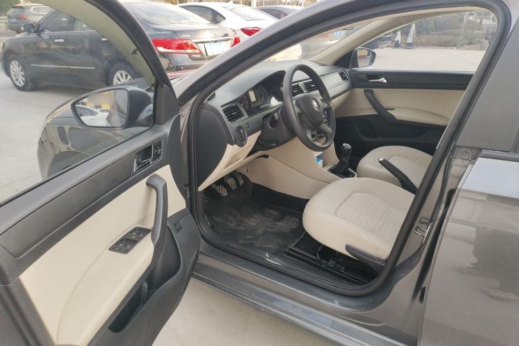 Used Skoda Rapid 2013 1.6L Manual Smart Selection Model