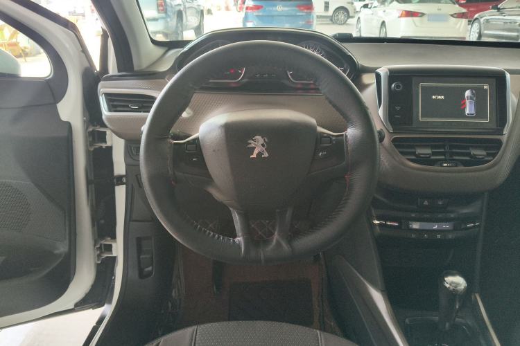 Used Peugeot 2008 2014 1.6L Automatic Fashion Edition Steering Wheel
