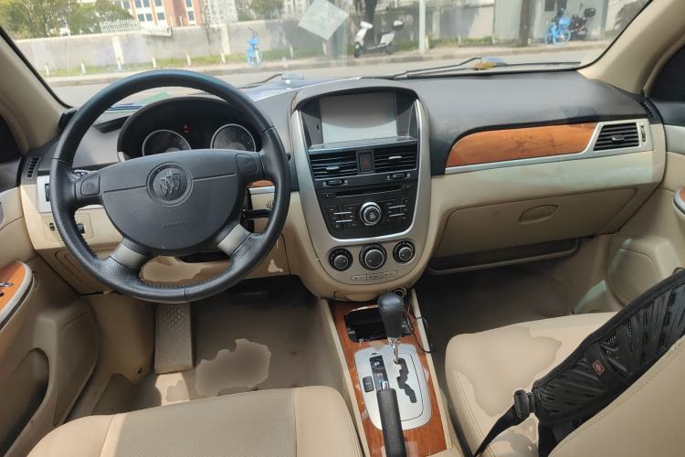 Used Buick Excelle 2011 1.6 LE-AT Center Console