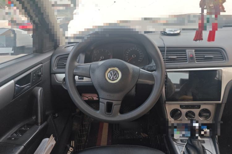 Used Volkswagen Lavida 2015 1.6L Automatic Fashion Edition Steering Wheel