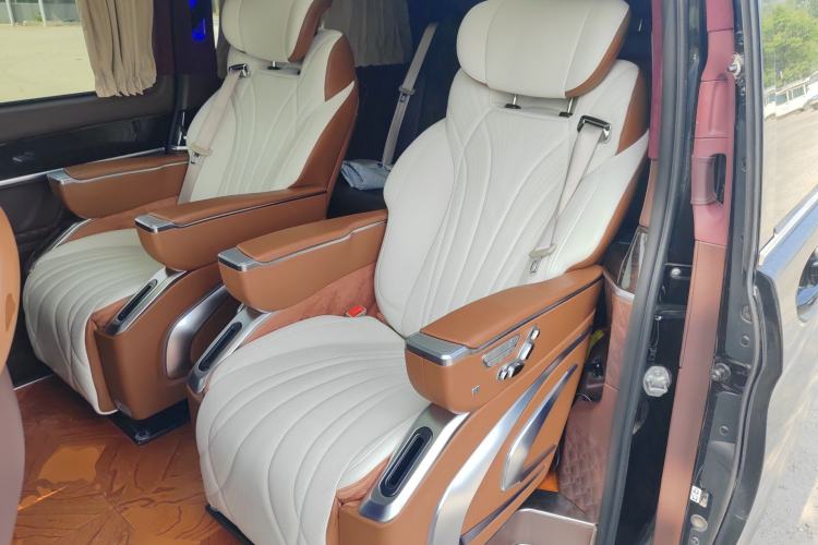 Used Mercedes-Benz V-Class 2017 V 260 Avantgarde Edition Left Rear Seat