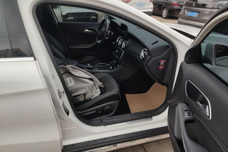 Used Mercedes-Benz GLA 2019 GLA 200 Fashion Model Right Front Seat