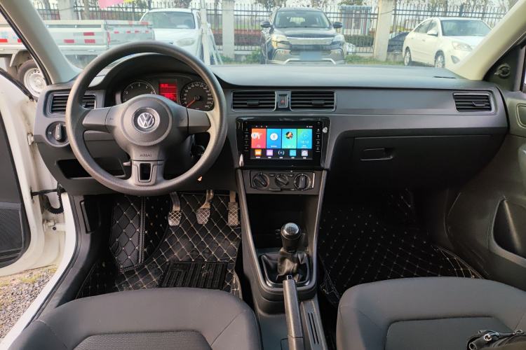 Used Volkswagen Santana 2015 1.6L Manual Fashion Edition Center Console