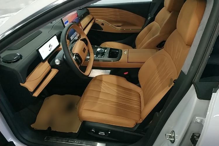 Used Geely Galaxy 8 2025 130km EM-P Starship Edition

