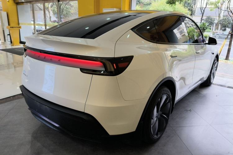 Used Tesla Model Y 2025 Rear-Wheel-Drive Version
