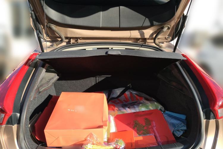 Used Volvo V40 2014 2.0T Zhiya Edition Trunk