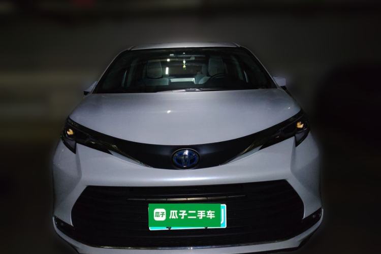 Used Toyota SIENNA 2023 2.5L Hybrid Comfort Edition Front