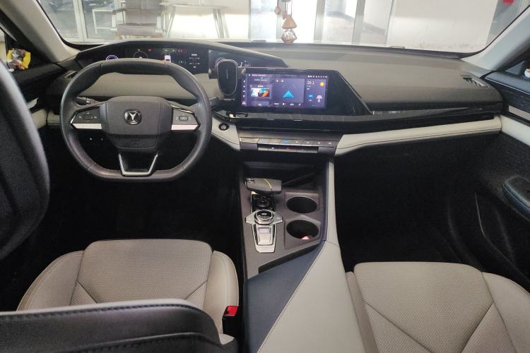 Used CHANGAN UNI-V iDD 2023 ZhiDian iDD 1.5T 113km Smart & Fun Version
