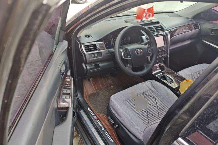 Used Toyota Camry 2016 Dual-Engine 2.5 HG 10th Anniversary Deluxe Navigation Edition Driver Seat