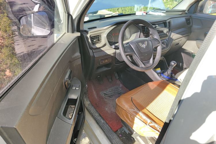 Used Wuling Hongguang V 2019 1.5L Jingqu Edition Sealed-Window Vehicle China VI LAR