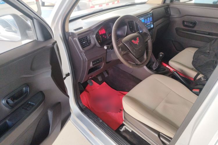 Used Wuling Hongguang V 2022 1.5L Jingqu Edition Enclosed-Window Vehicle with Electric Power Steering LAR