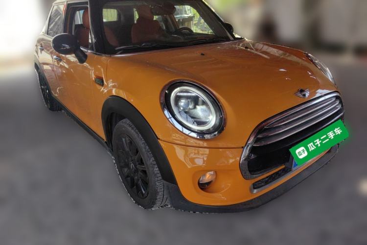 Used MINI 2015 1.5T COOPER Fun Five-Door Edition Front Right 45 Deg