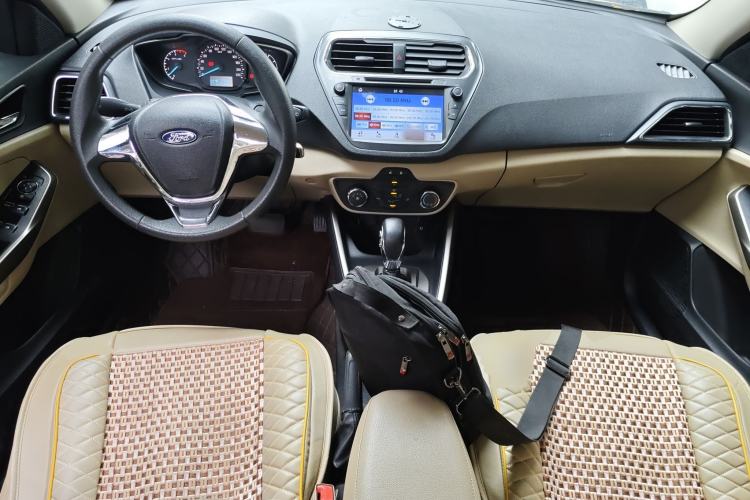 Used Ford Escort 2015 1.5L Automatic Comfort Edition Center Console