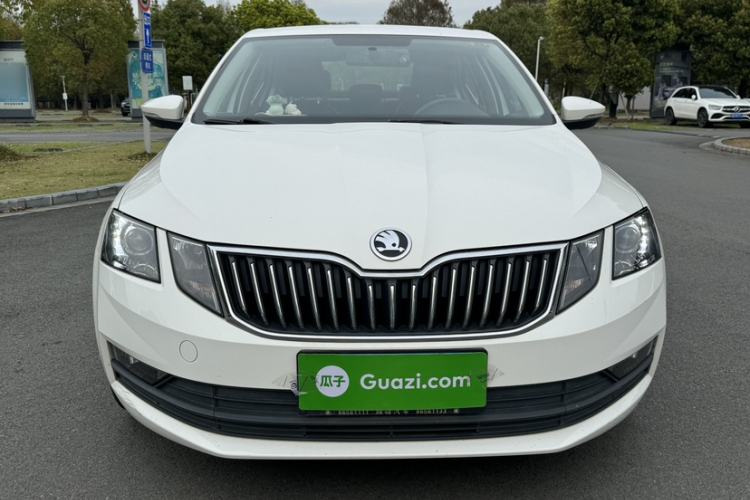 Used Skoda Octavia 2019 1.5L Automatic SmartDrive Comfort Edition China VI Standard Exterior 1